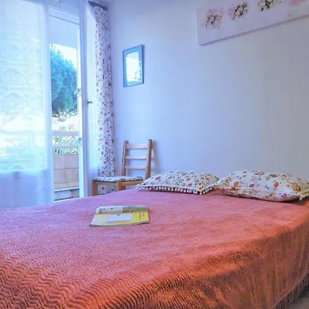 T2 Avec Parking, Proche Et Commerces - - Fr-1-251-519